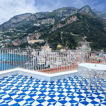 Vakantiehuis Amalfully Boutique - A Seaview Gem *