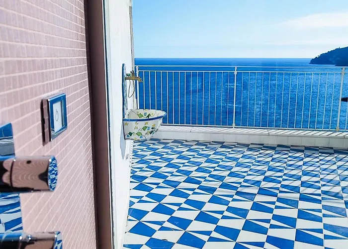 Amalfully Boutique - A Seaview Gem *