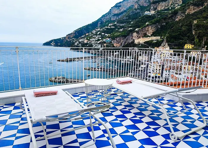 Amalfully Boutique - A Seaview Gem *