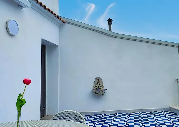 Feriehus Amalfully Boutique - A Seaview Gem *