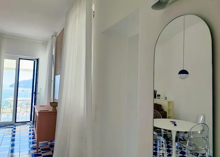 Будинок відпочинку Amalfully Boutique - A Seaview Gem