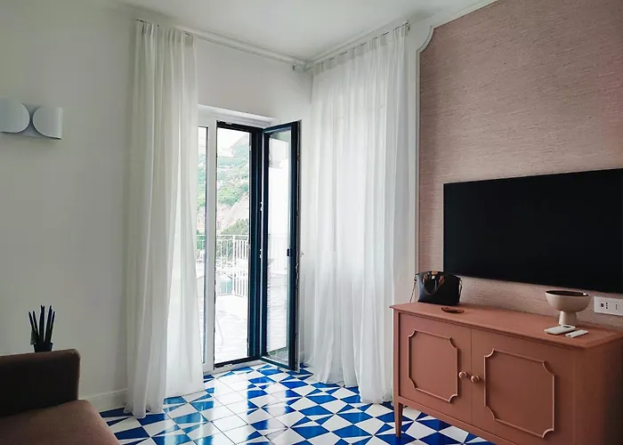 Amalfully Boutique - A Seaview Gem Будинок відпочинку *